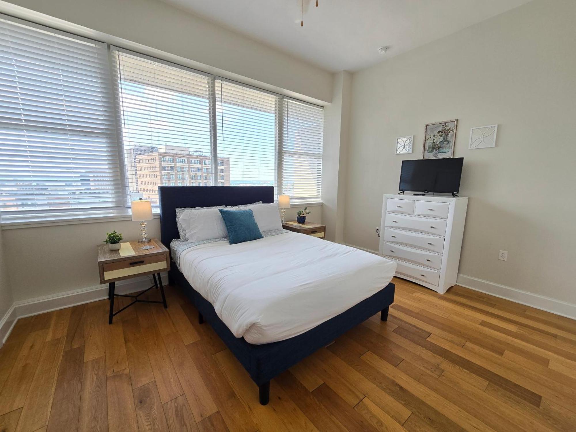 Amazing Condos Beautiful View 2 Blocks To French Quarter, Small Rooftop Pool, Gym, Seanger Theater, Super Dome, And Bourbon St Nueva Orleans Habitación foto