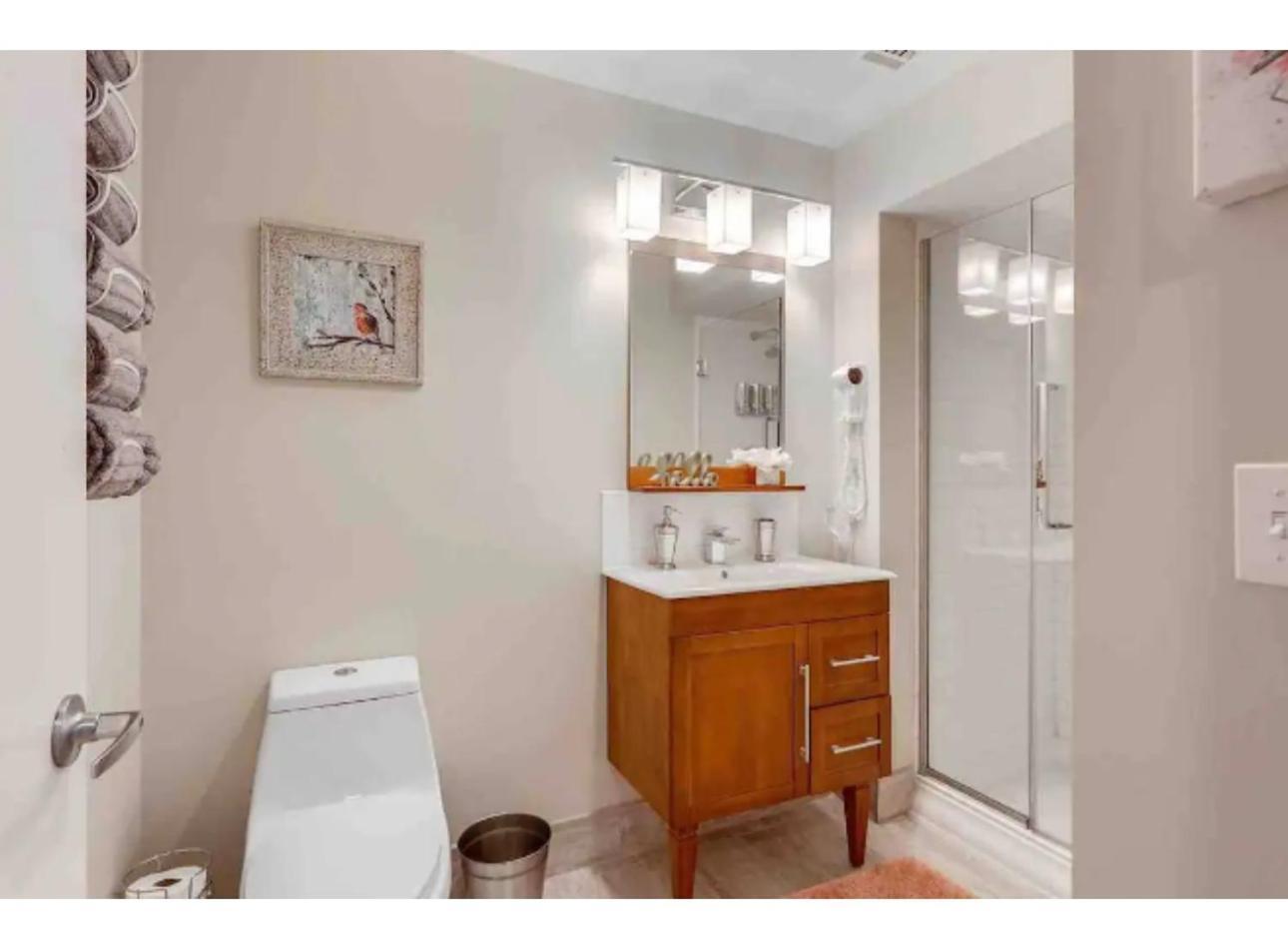 Amazing Condos Beautiful View 2 Blocks To French Quarter, Small Rooftop Pool, Gym, Seanger Theater, Super Dome, And Bourbon St Nueva Orleans Habitación foto