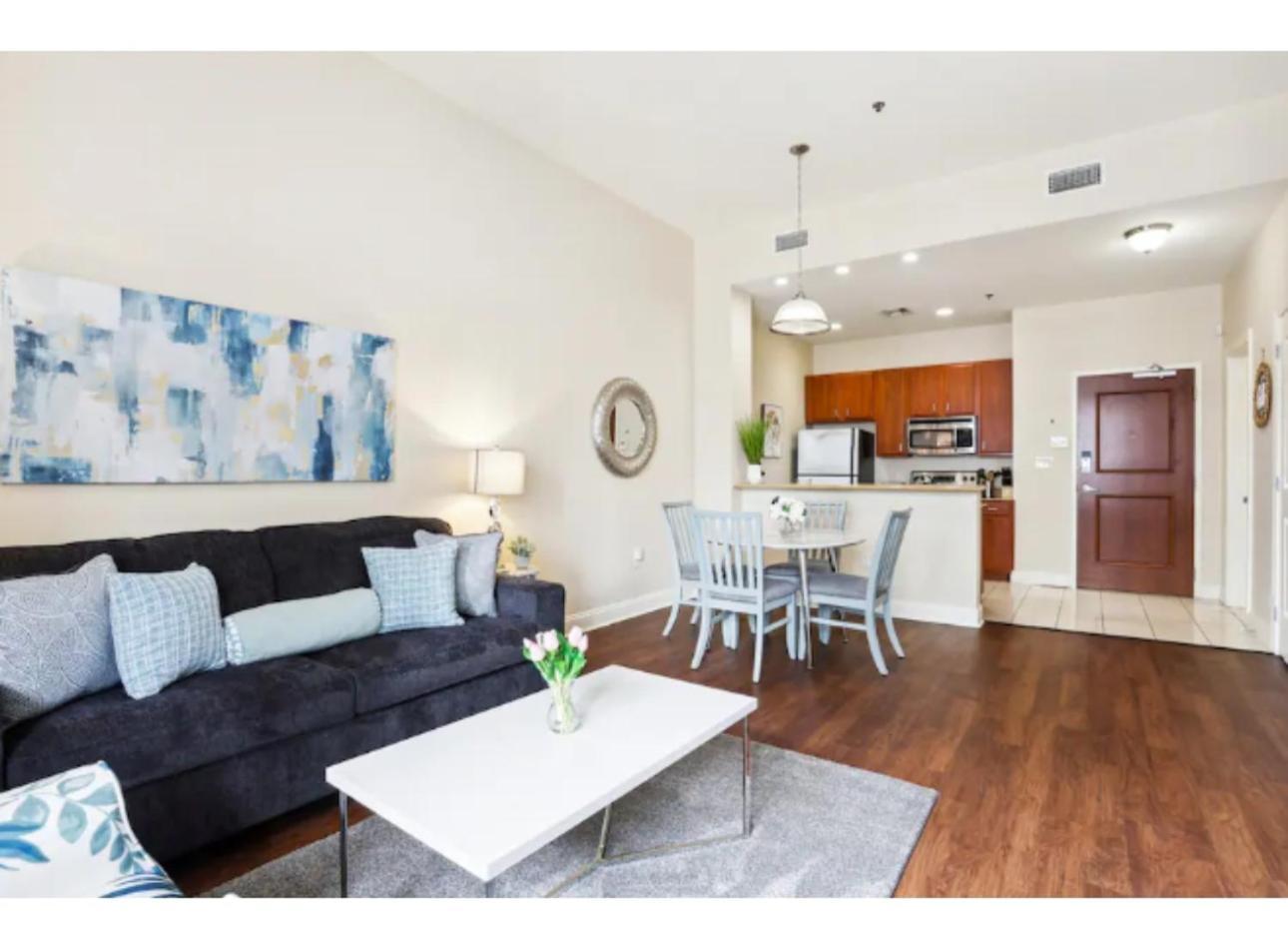 Amazing Condos Beautiful View 2 Blocks To French Quarter, Small Rooftop Pool, Gym, Seanger Theater, Super Dome, And Bourbon St Nueva Orleans Habitación foto
