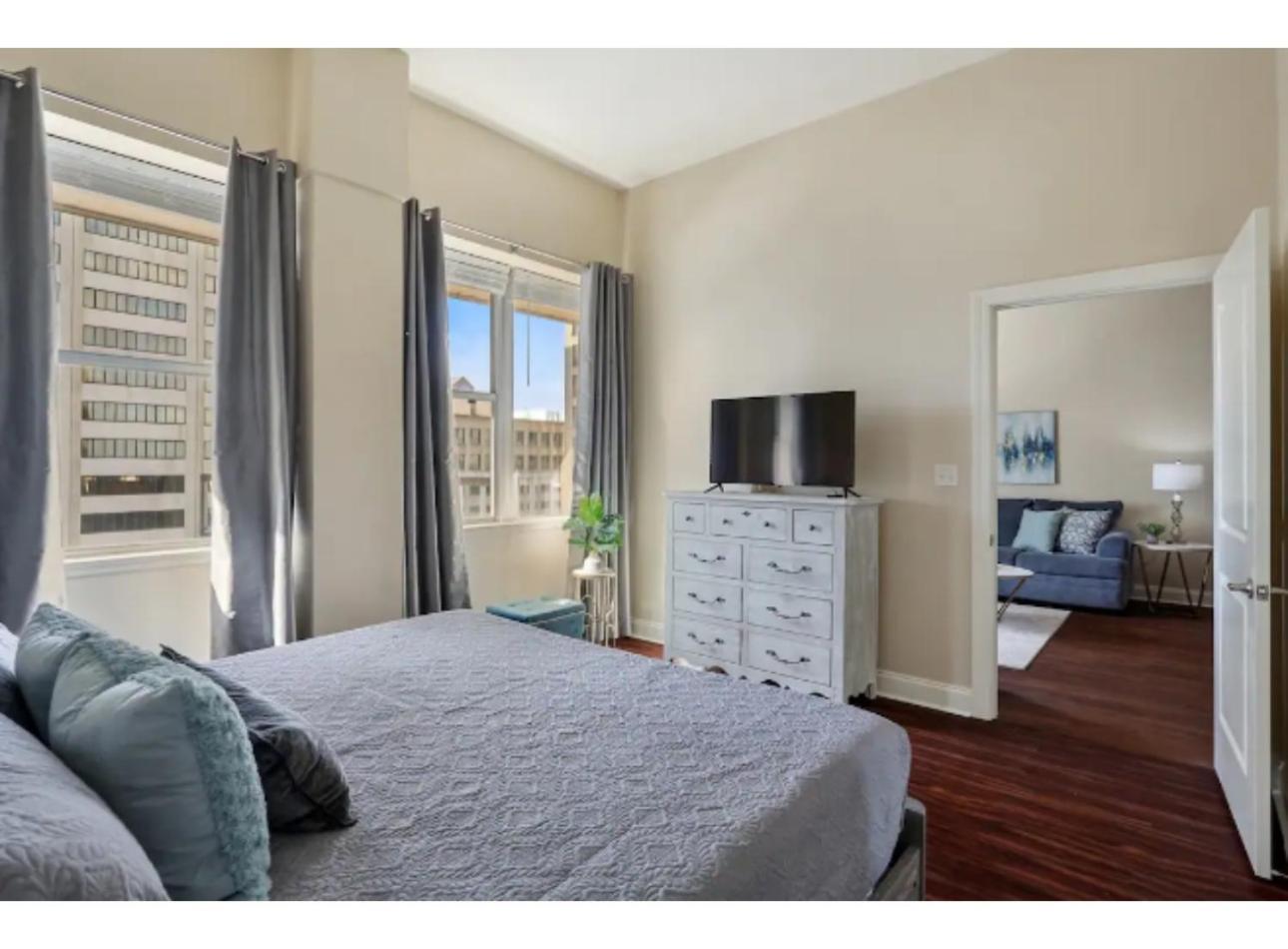 Amazing Condos Beautiful View 2 Blocks To French Quarter, Small Rooftop Pool, Gym, Seanger Theater, Super Dome, And Bourbon St Nueva Orleans Habitación foto