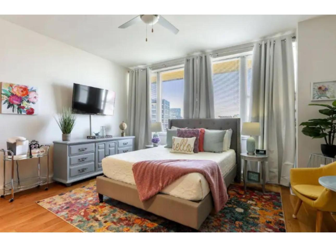 Amazing Condos Beautiful View 2 Blocks To French Quarter, Small Rooftop Pool, Gym, Seanger Theater, Super Dome, And Bourbon St Nueva Orleans Habitación foto