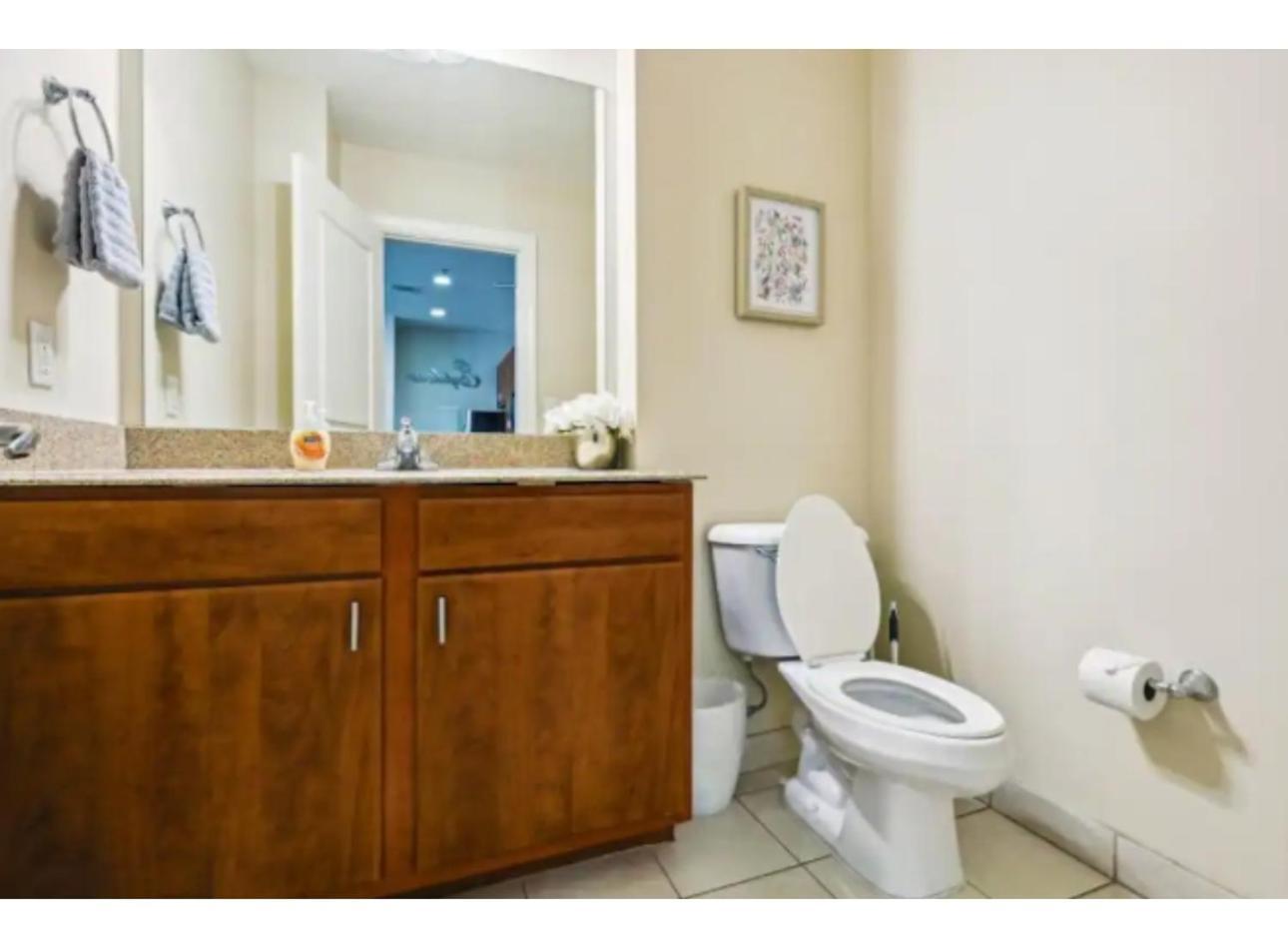 Amazing Condos Beautiful View 2 Blocks To French Quarter, Small Rooftop Pool, Gym, Seanger Theater, Super Dome, And Bourbon St Nueva Orleans Habitación foto