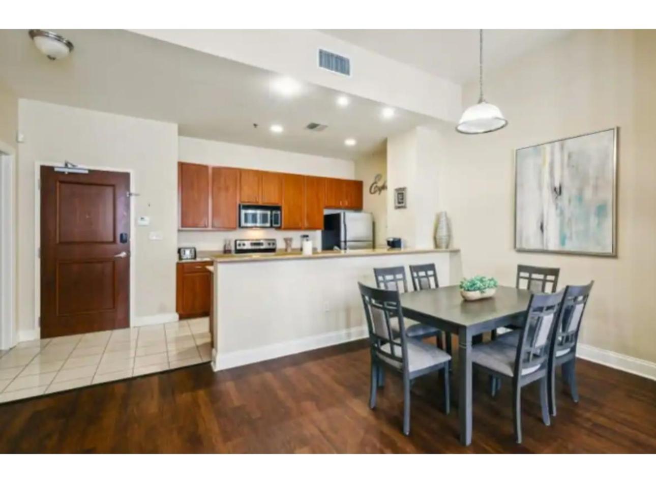 Amazing Condos Beautiful View 2 Blocks To French Quarter, Small Rooftop Pool, Gym, Seanger Theater, Super Dome, And Bourbon St Nueva Orleans Habitación foto